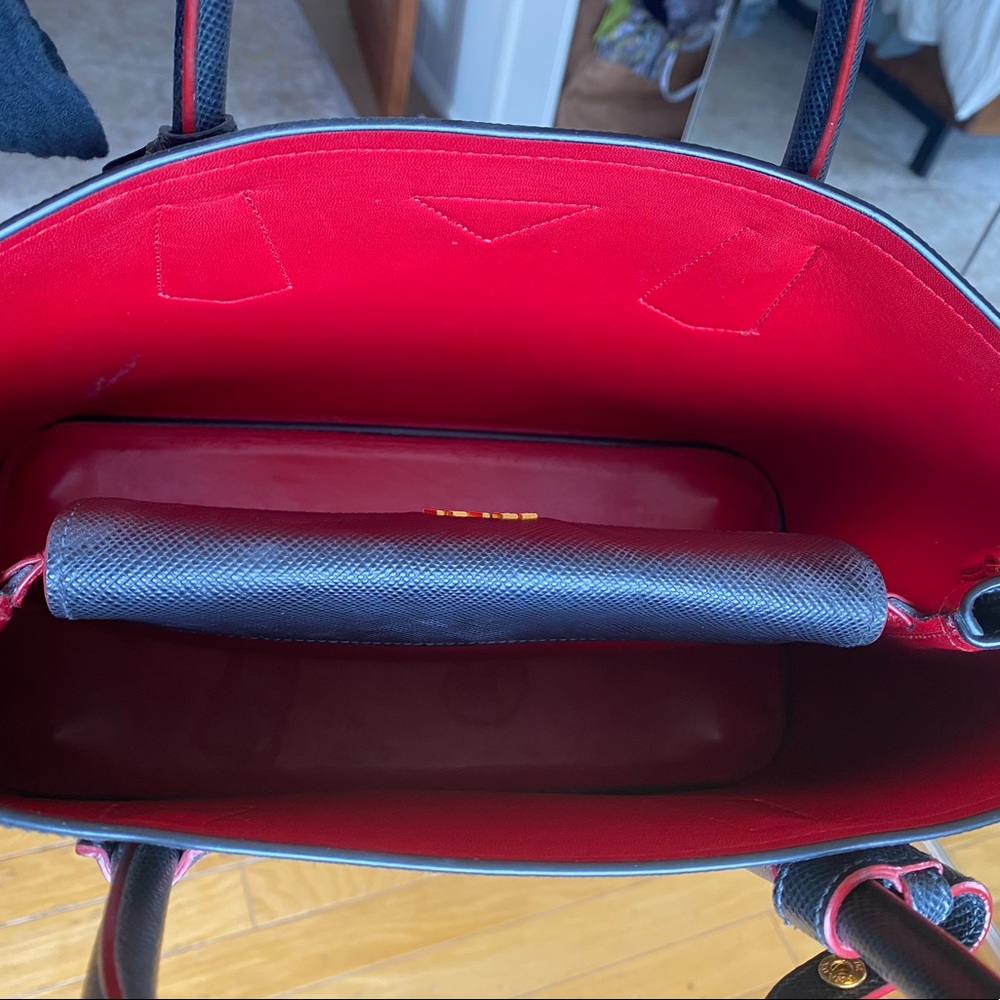 Prada purse - Picture 6 of 7